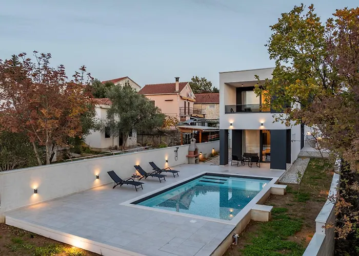 וילה The Family Zadarvillas מסלניקה